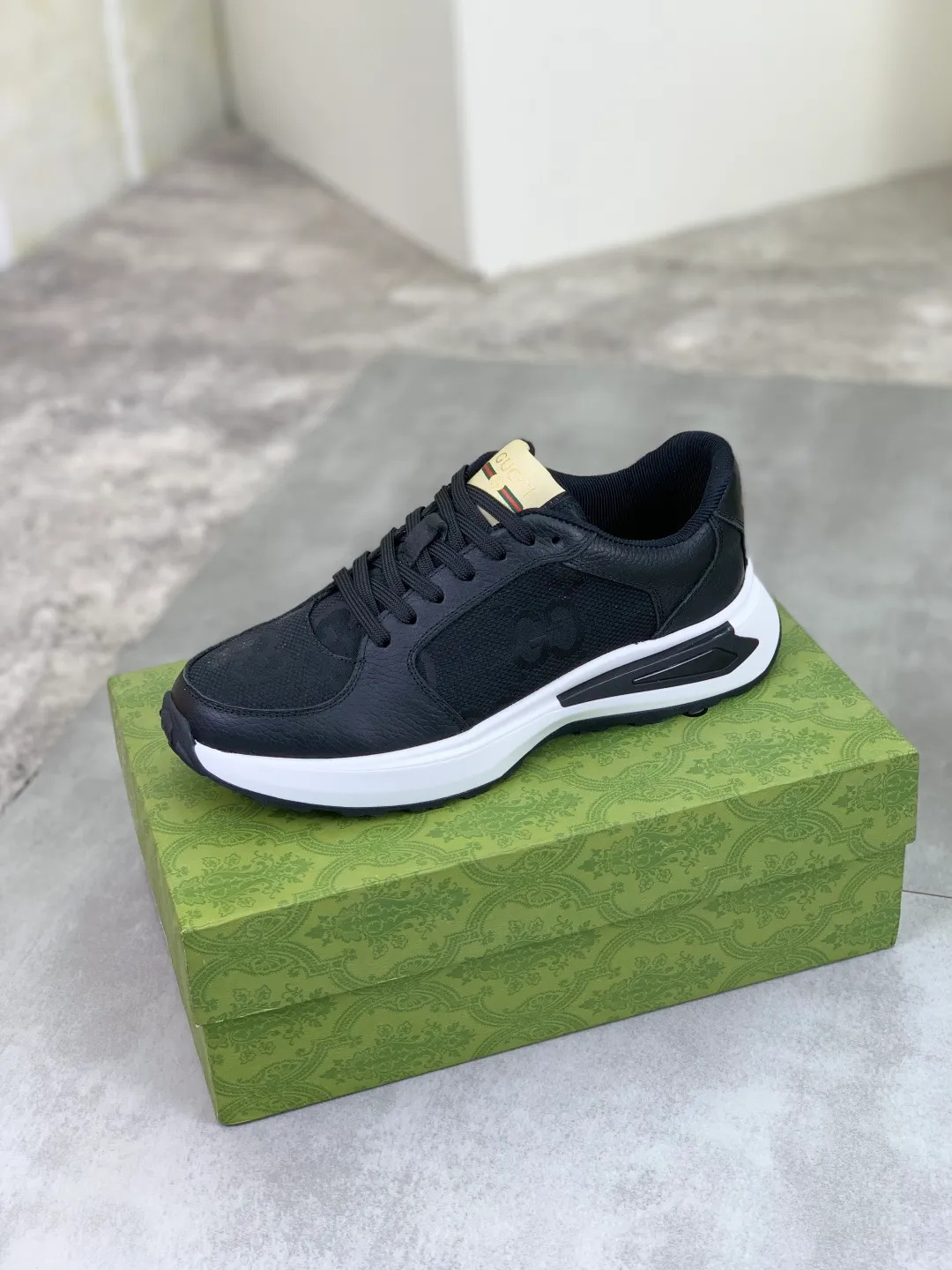 Men's shoes 💰P460💰【New model】🆘 The latest model from Gucci official website🎁Classic casual and fashionable men's shoes👟Best model💥The style is simple and elegant, exclusive for trendy men. Unique official website latest brand elements👑Gucci original decoration, fashionable and generous, the fabric is made of original soft calfskin➕Comfortable soft pigskin lining ✅Wear-resistant rubber outsole specified on the official website_Full of elasticity, the classic model taken at the counter 🎬Color: 3️⃣colors available😍Number of codes: 38-44 (45 46 customized)